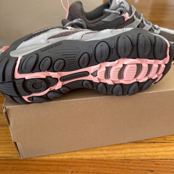 Merrell Womens AlverstoneHiking Shoe New in box - Picture 4 of 7